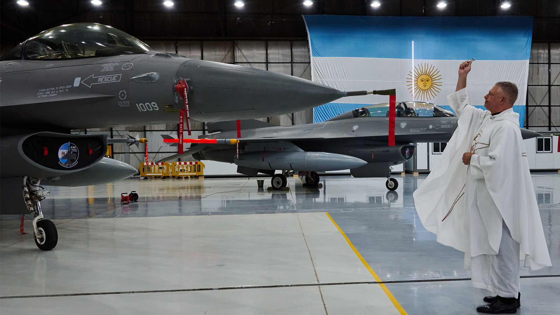 Se realizó una misa para bendecir los F-16 en el Área de Material de Río IV